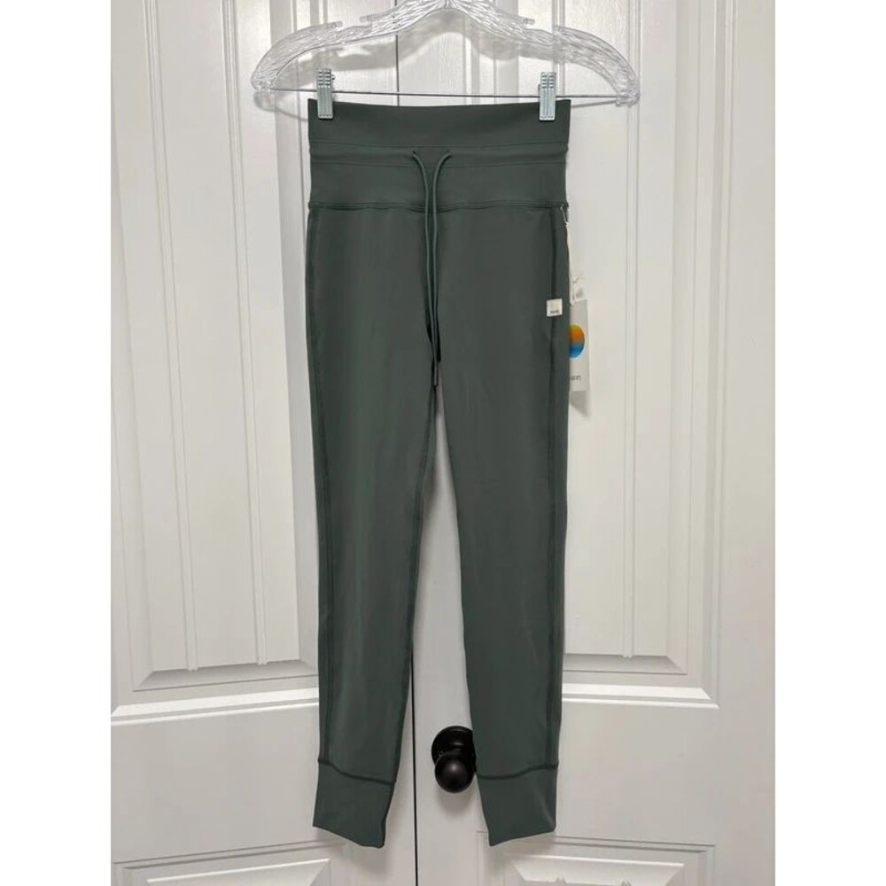 Vuori Daily Leggings $100